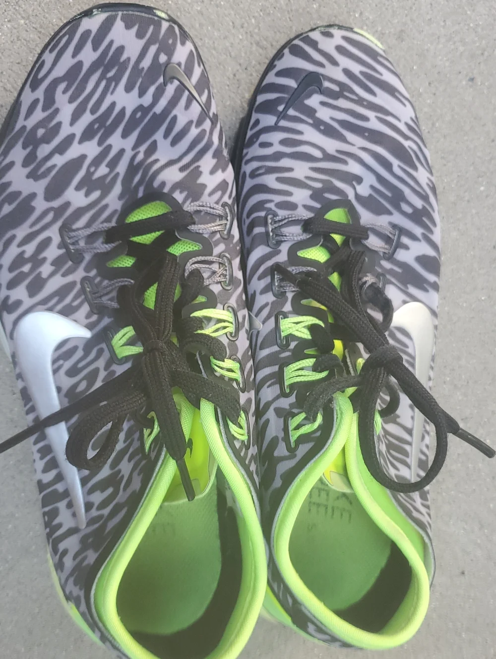 Nike Free TR Connect 2 Size 6 Gray Animal-Print Sneakers with Neon Green Accents
